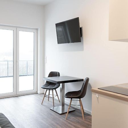 Monteurzimmer Berlin Pankow Mit Dachterrasse - Nur 10 Min. Von Der A10 - 3 Zimmer/ 7 Betten Eksteriør billede