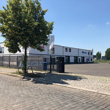Monteurzimmer Berlin Pankow Mit Dachterrasse - Nur 10 Min. Von Der A10 - 3 Zimmer/ 7 Betten Eksteriør billede