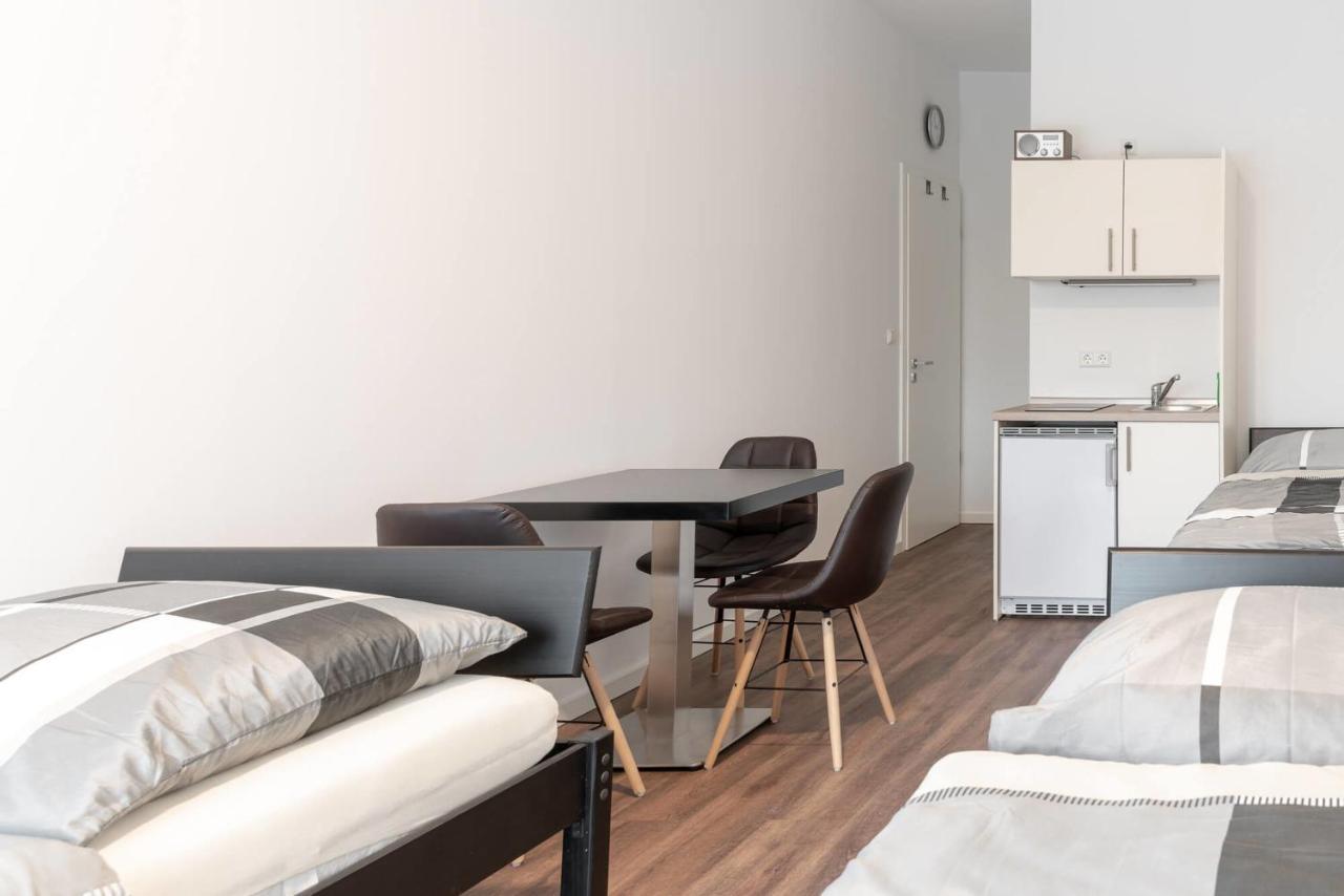 Monteurzimmer Berlin Pankow Mit Dachterrasse - Nur 10 Min. Von Der A10 - 3 Zimmer/ 7 Betten Eksteriør billede