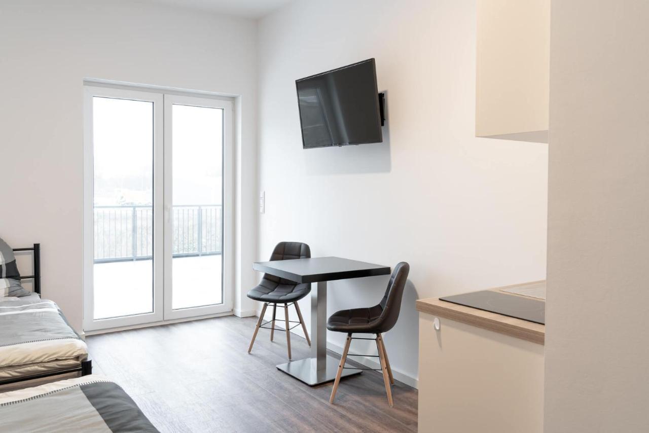 Monteurzimmer Berlin Pankow Mit Dachterrasse - Nur 10 Min. Von Der A10 - 3 Zimmer/ 7 Betten Eksteriør billede
