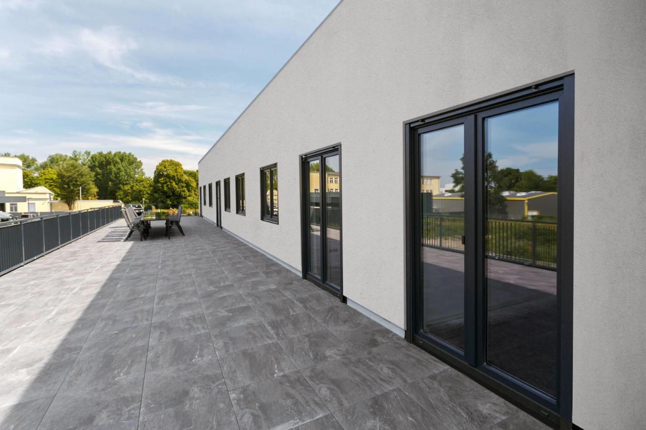 Monteurzimmer Berlin Pankow Mit Dachterrasse - Nur 10 Min. Von Der A10 - 3 Zimmer/ 7 Betten Eksteriør billede
