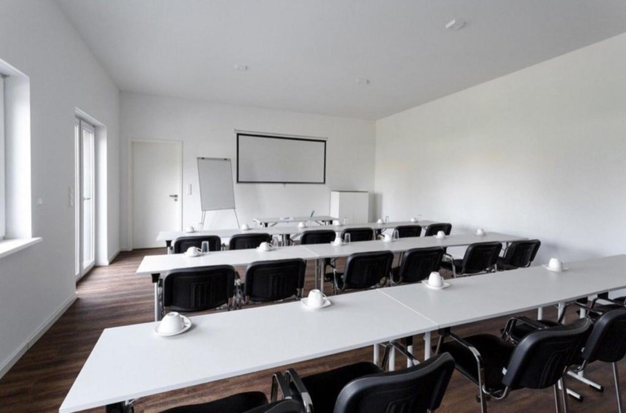 Monteurzimmer Berlin Pankow Mit Dachterrasse - Nur 10 Min. Von Der A10 - 3 Zimmer/ 7 Betten Eksteriør billede