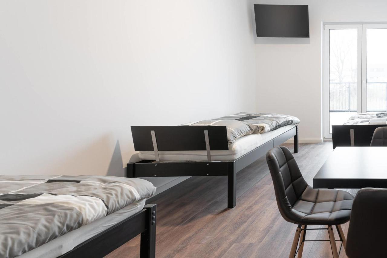 Monteurzimmer Berlin Pankow Mit Dachterrasse - Nur 10 Min. Von Der A10 - 3 Zimmer/ 7 Betten Eksteriør billede