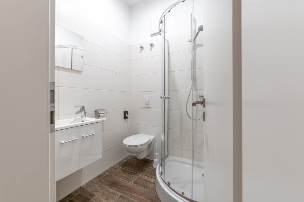 Monteurzimmer Berlin Pankow Mit Dachterrasse - Nur 10 Min. Von Der A10 - 3 Zimmer/ 7 Betten Eksteriør billede